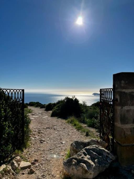 House With Swimming Pool And Amazing Sea And Mountain Views In Montgo, Denia Villa Bagian luar foto